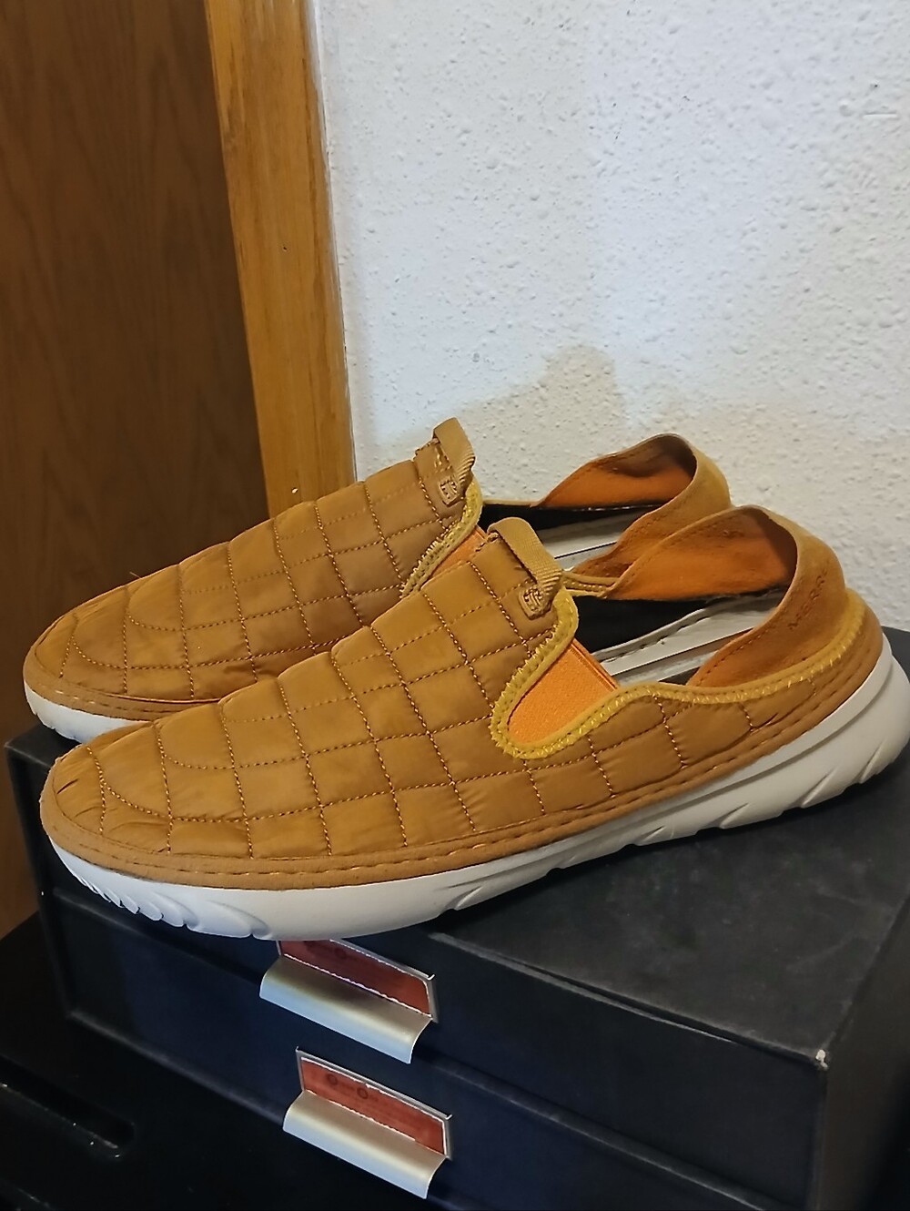 Merrell Hut Moc Quilted Slip On Shoes Men's Size 11 Mustard Yellow J003575